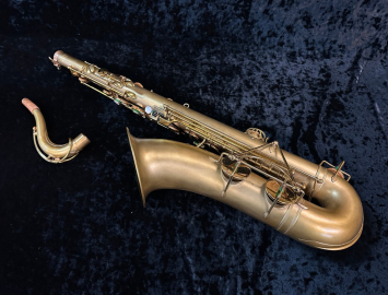 Photo Vintage Selmer Paris New Large Bore – Restored Matte Gold Lacquer, Serial #14777